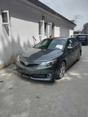 Toyota Camry SE 4dr Sedan (3.5L 6cyl 6A) 2014 Gray
