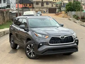 Toyota Highlander XLE AWD 2020 Gray