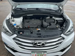 Hyundai Santa Fe SE FWD 2018 White