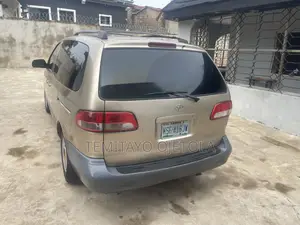 Toyota Sienna 2002 Gold