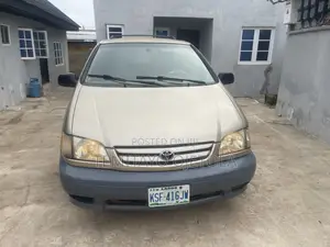 Toyota Sienna 2002 Gold