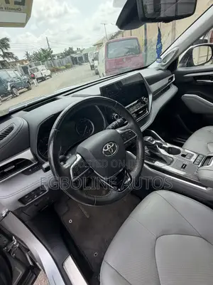 Toyota Highlander Platinum 2021 Silver