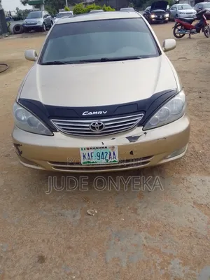 Toyota Camry 2005 Gold