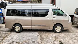 Toyota HiAce 2017 White
