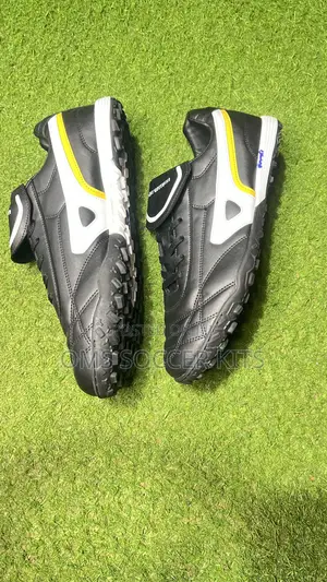 Newmen Soccer Astroturf Canvas Boot (Size 48)