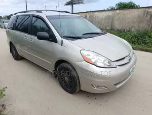 Toyota Sienna CE 2005 Silver