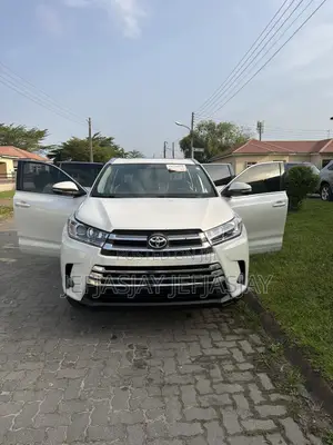 Toyota Highlander XLE 4dr SUV AWD (3.5L 6cyl 6A) 2015 Black