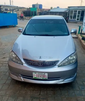 Toyota Camry LE 4dr Sedan (2.4L 4cyl 5M) 2004 Silver