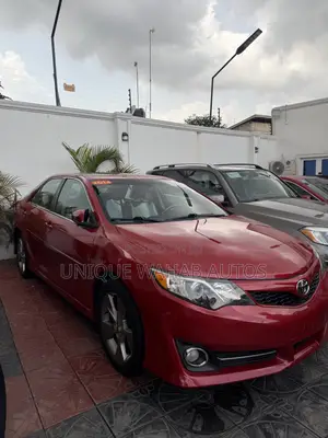 Toyota Camry SE 4dr Sedan (2.5L 4cyl 6A) 2014 Red