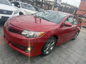 Toyota Camry SE 4dr Sedan (2.5L 4cyl 6A) 2014 Red