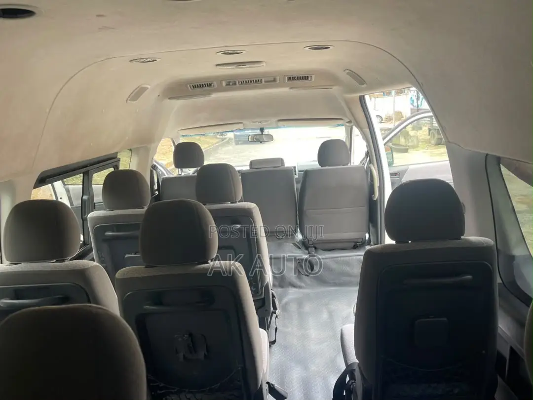 Toyota HiAce 2018 White