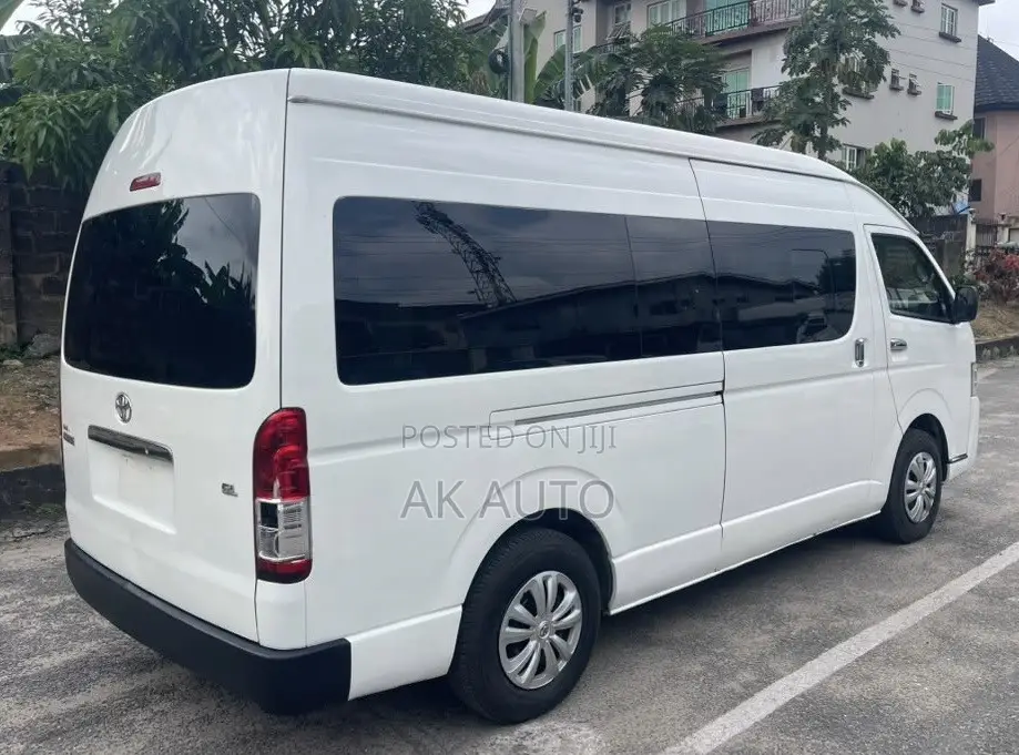 Toyota HiAce 2018 White