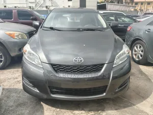 Toyota Matrix Hatchback FWD (1.8L 4cyl 5M) 2010 Gray