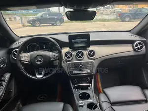 Mercedes-Benz GLA 250 2018 Silver