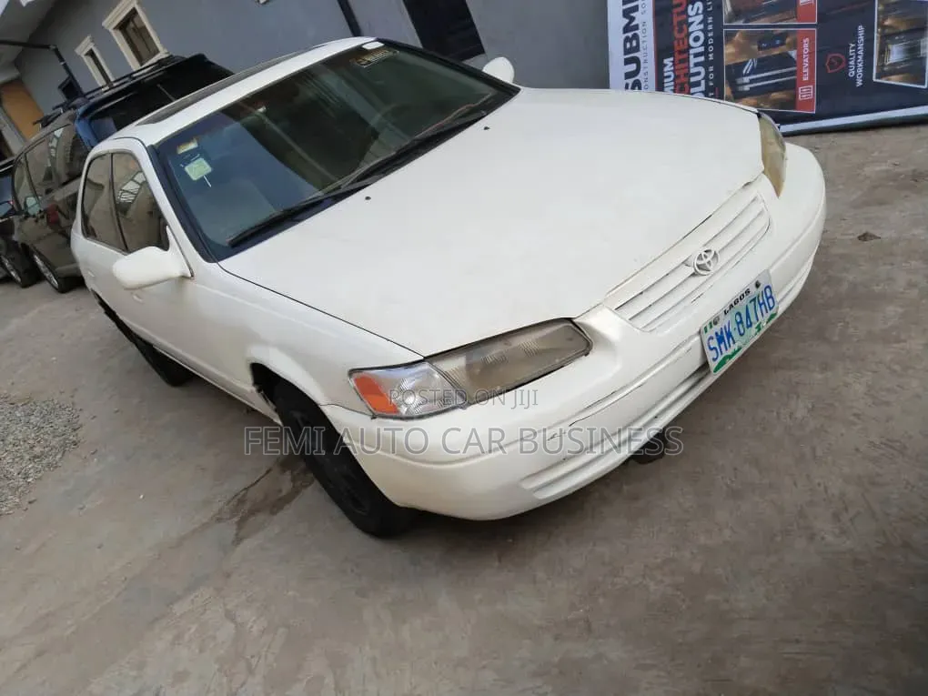 Toyota Camry 2000 White