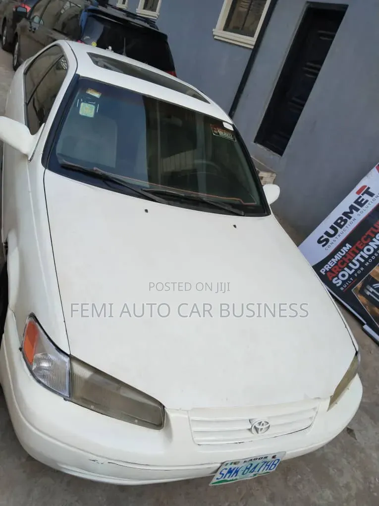 Toyota Camry 2000 White