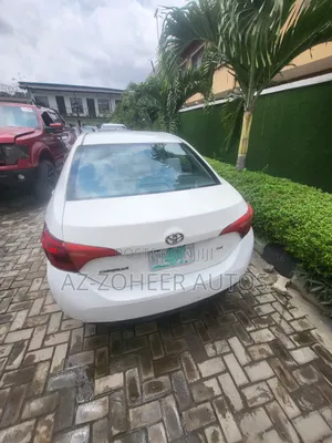 Toyota Corolla LE Eco 4dr Sedan (1.8L 4cyl CVT) 2015 White