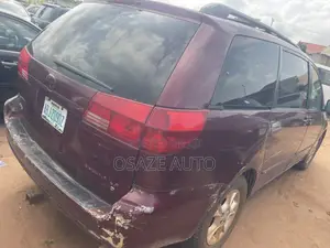 Toyota Sienna 2006 Red