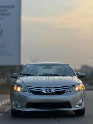 Toyota Camry XLE 4dr Sedan (2.5L 4cyl 6A) 2014 Gold