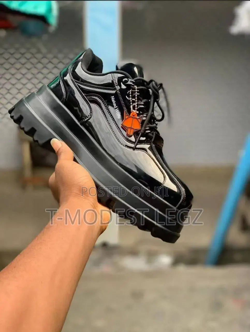 Glossy Black Chunky Sneakers Stylish Platform Design