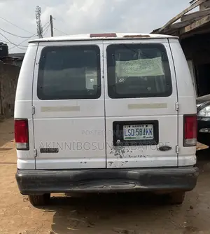 Ford E250 2001 White
