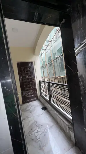 3bdrm Block of Flats in Man City, Ago Palace for sale