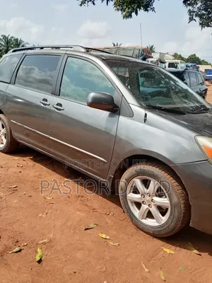 Toyota Sienna 2004 Gray