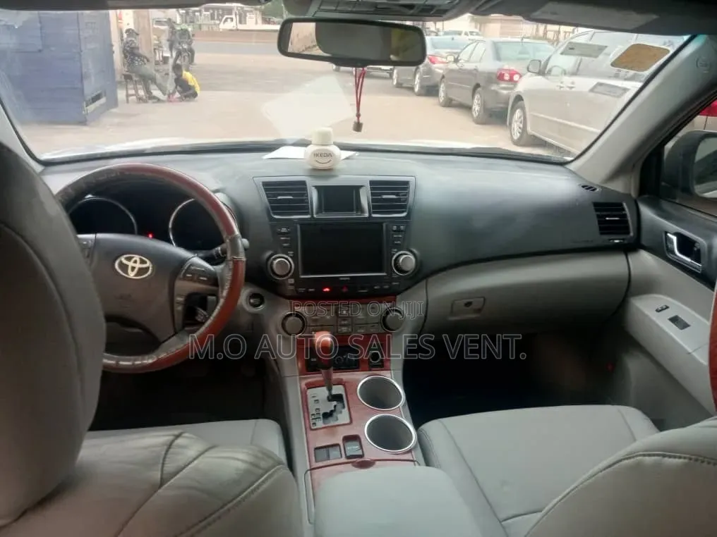 Toyota Highlander Limited 2010 Silver