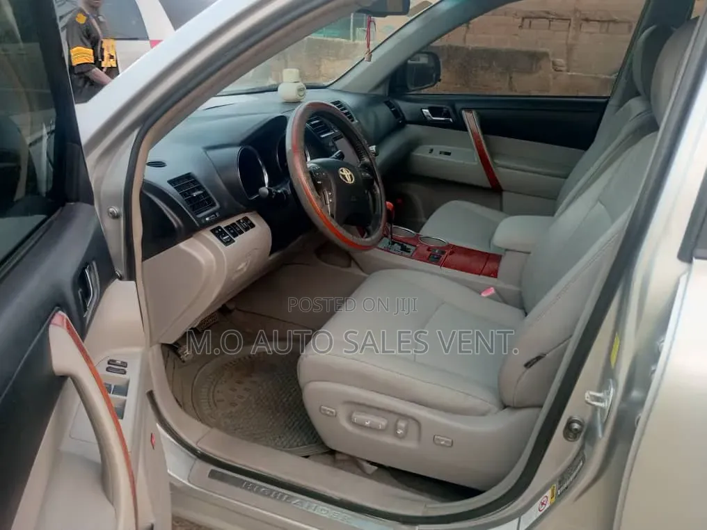 Toyota Highlander Limited 2010 Silver