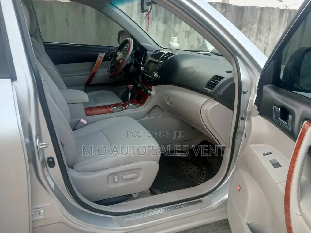 Toyota Highlander Limited 2010 Silver