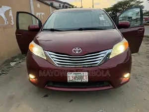 Toyota Sienna 2012 Burgundy