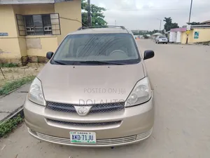 Toyota Sienna 2005 Gold