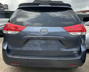 Toyota Sienna XLE 8-Passenger 4dr Minivan (3.5L 6cyl 6A) 2015 Blue