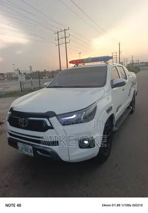 Toyota HiAce 2014 White