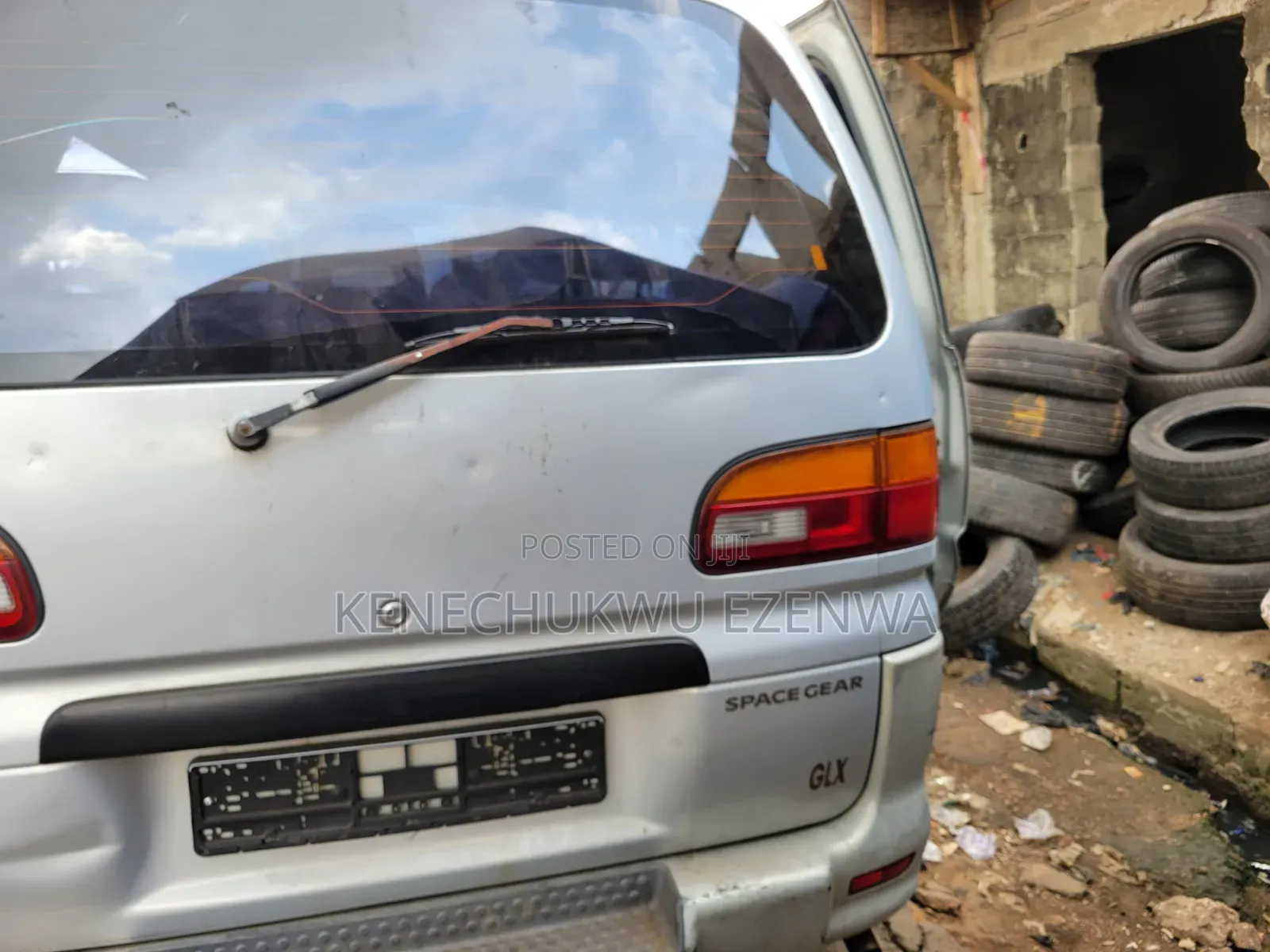 Mitsubishi Space Gear 2001 Silver
