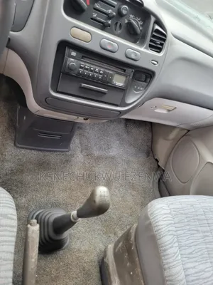 Mitsubishi Space Gear 2001 Silver