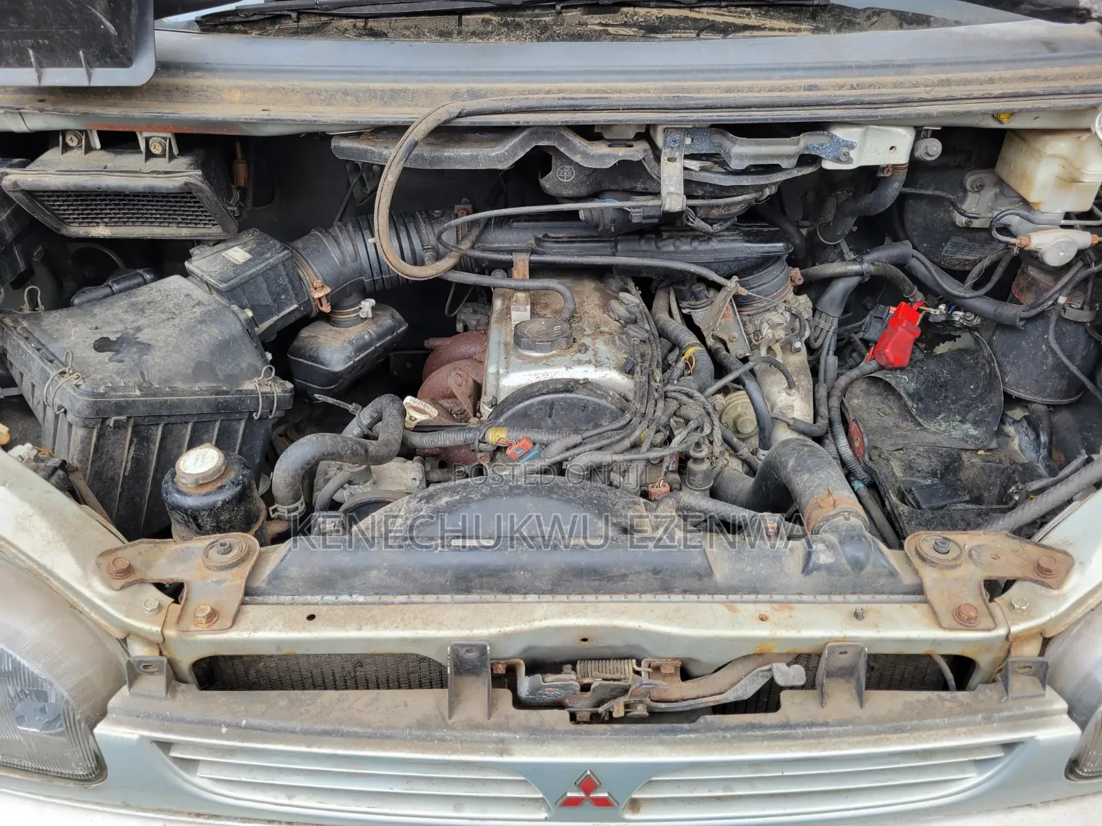 Mitsubishi Space Gear 2001 Silver