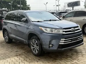 Toyota Highlander XLE 2019 Blue