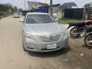 Toyota Camry XLE 4dr Sedan (2.4L 4cyl 5A) 2009 Gray