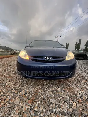 Toyota Sienna 2010 Blue