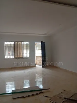 3bdrm Block of Flats in Off Estaport Avenue for rent