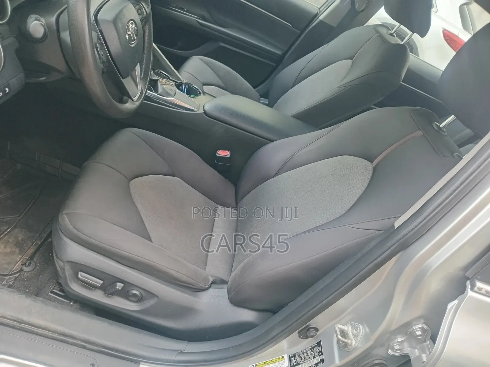 Toyota Camry 2018 Silver