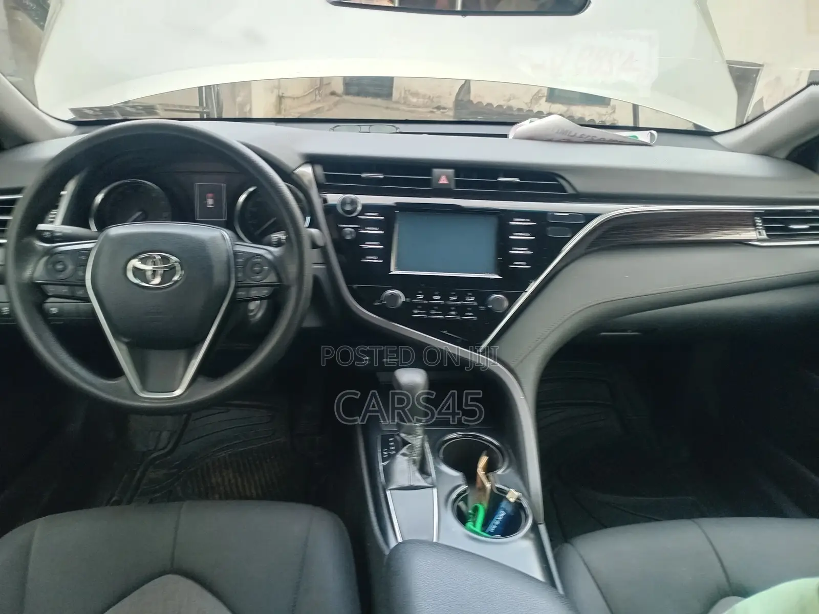 Toyota Camry 2018 Silver