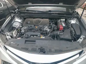 Toyota Camry 2018 Silver