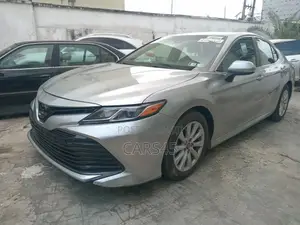 Toyota Camry 2018 Silver