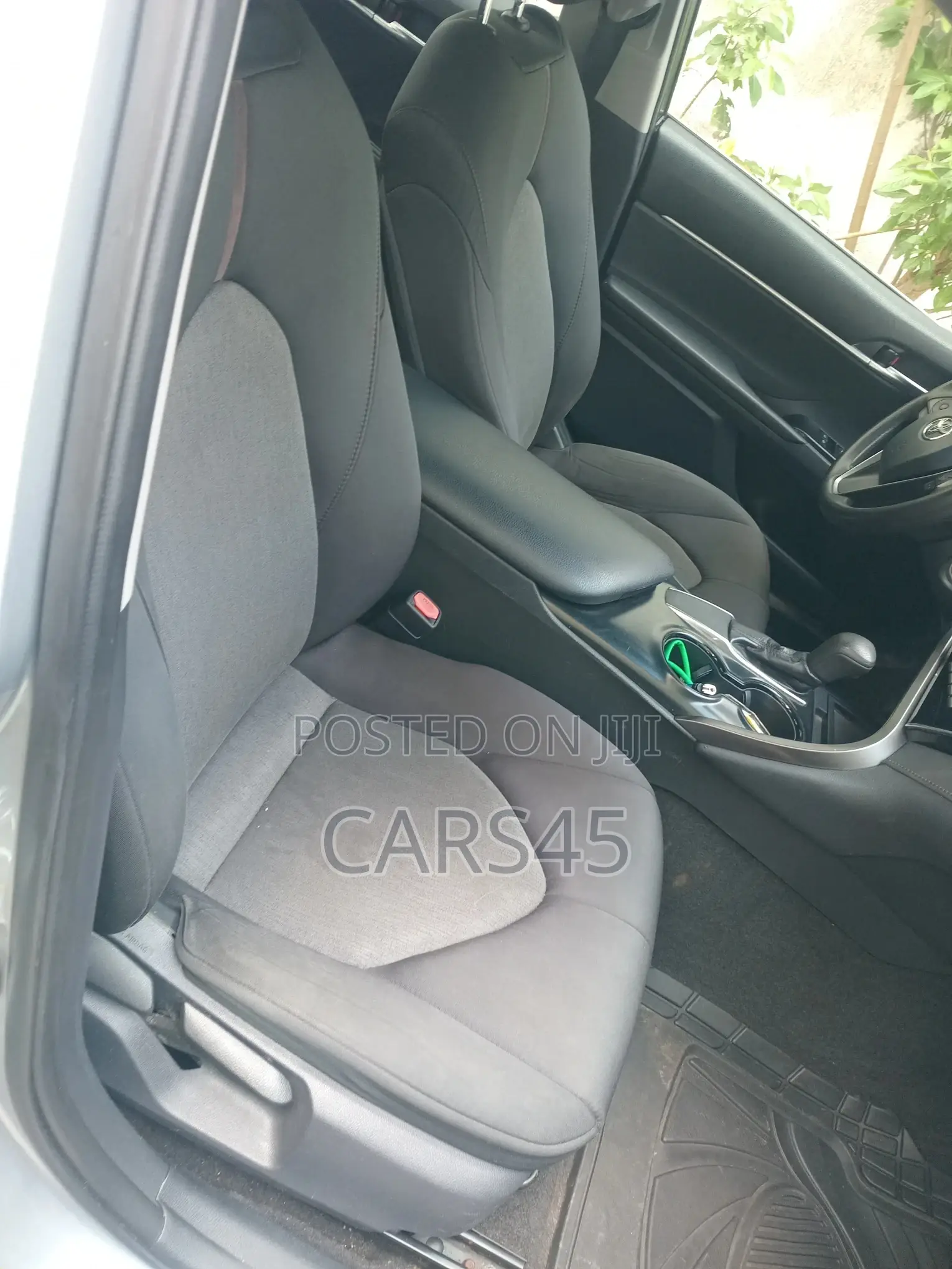 Toyota Camry 2018 Silver