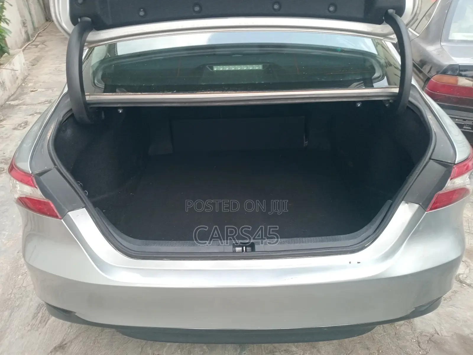 Toyota Camry 2018 Silver