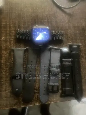 Series 8 Apple Watch 41mm for Sale With Extra Straps