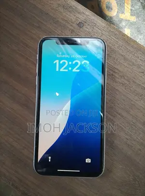 Apple iPhone XR 64 GB White