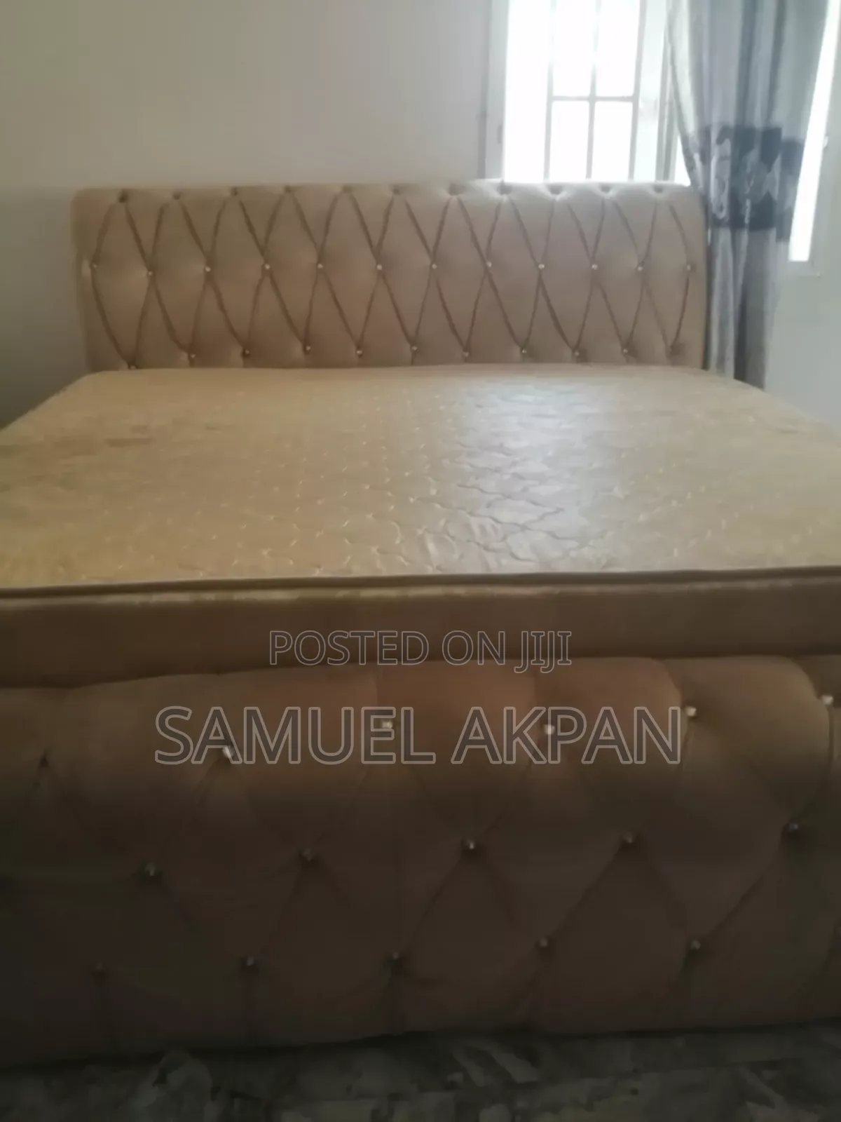 6 B 6 Bed and Bedframe